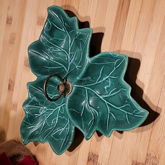 Vintage holiday leaf relish / candy dish - Picture 2 of 5